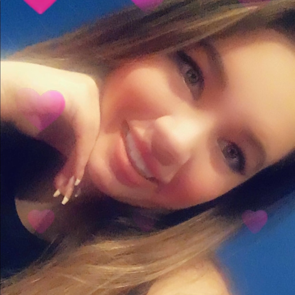 Meet your Posher, Alyssa